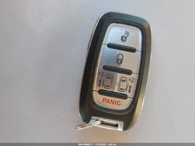 Chrysler Pacifica Touring Image 10