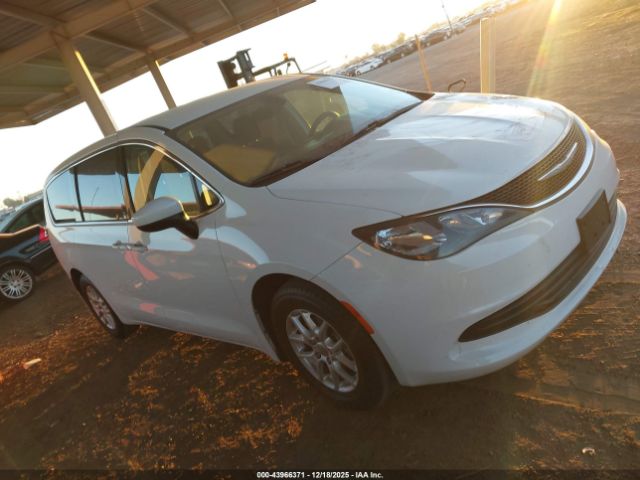 Chrysler Pacifica Touring Image 7