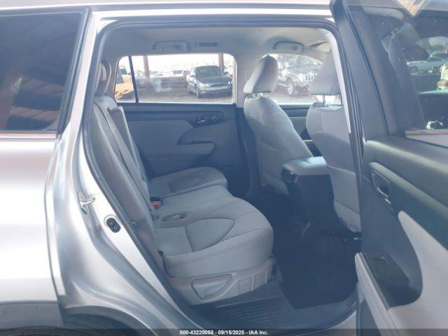 Toyota Highlander Le Image 8