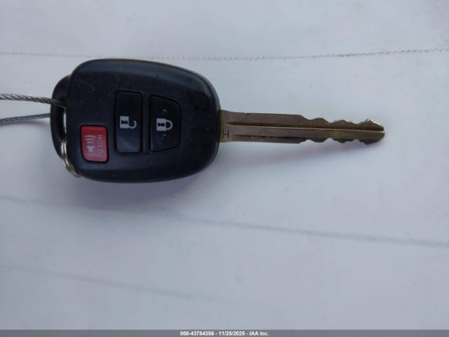 Toyota RAV4 Le Image 8