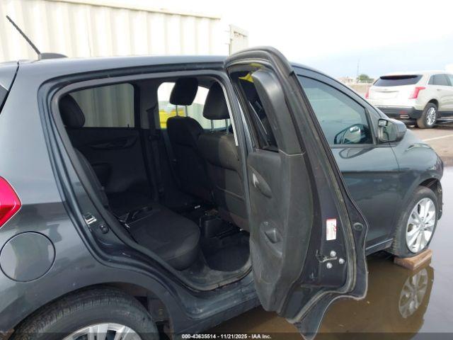 Chevrolet Spark Fwd 1lt Automatic Image 9