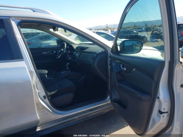 Nissan Rogue S Image 5