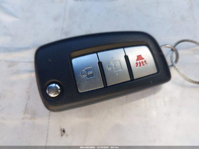 Nissan Rogue S Image 9