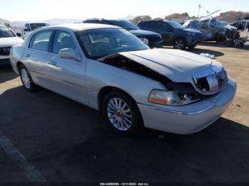 Salvage Lincoln Towncar