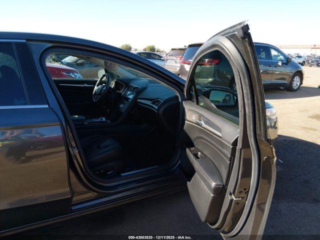 Ford Fusion Titanium Image 16