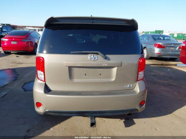 Scion xB Image 8