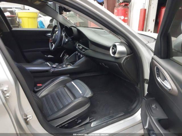 Alfa Romeo Giulia Ti Rwd Image 14