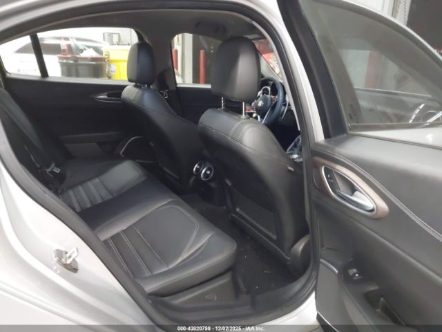 Alfa Romeo Giulia Ti Rwd Image 7