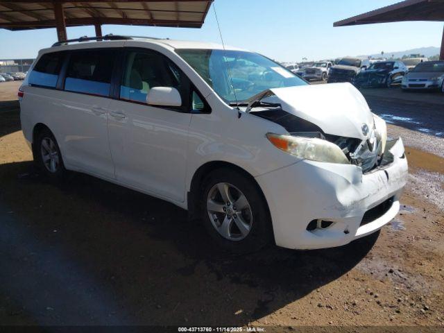  Salvage Toyota Sienna