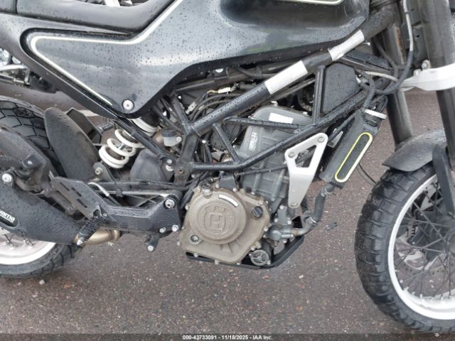 Husqvarna SVARTPILEN 401 Image 12