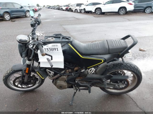 Husqvarna SVARTPILEN 401 Image 6