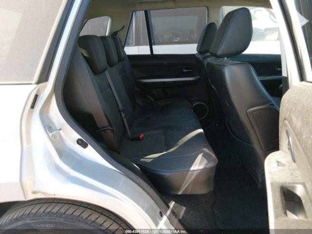 Suzuki Grand Vitara Luxury V6 Image 9