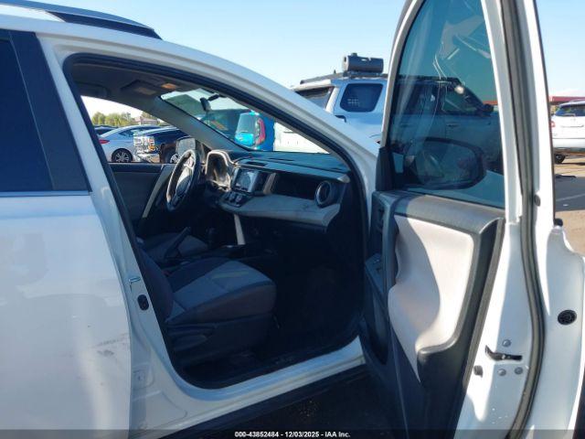 Toyota RAV4 Le Image 15