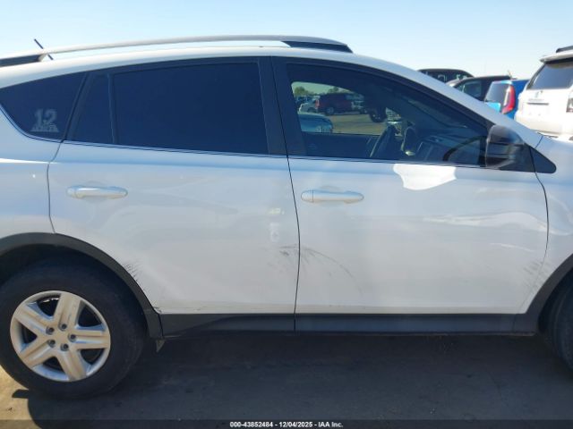 Toyota RAV4 Le Image 9