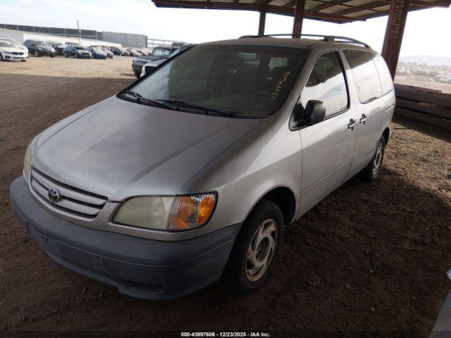 Toyota Sienna Le Image 5