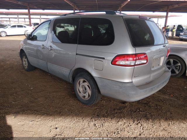 Toyota Sienna Le Image 4