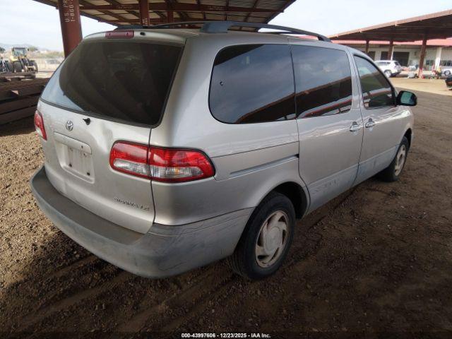 Toyota Sienna Le Image 6