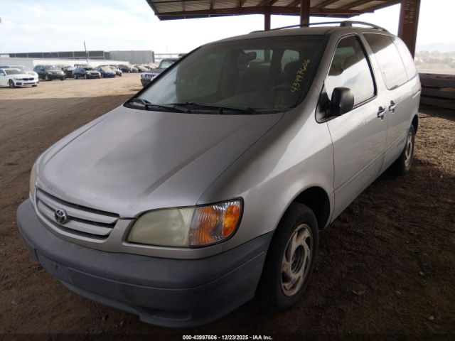 Toyota Sienna Le Image 2