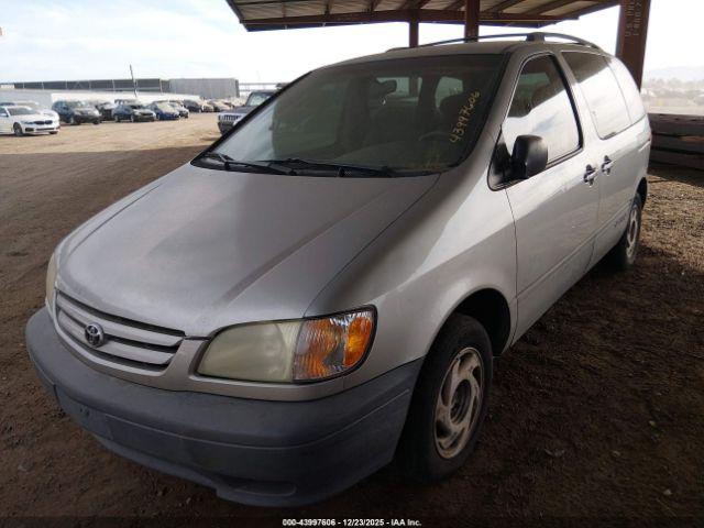 Toyota Sienna Le Image 2