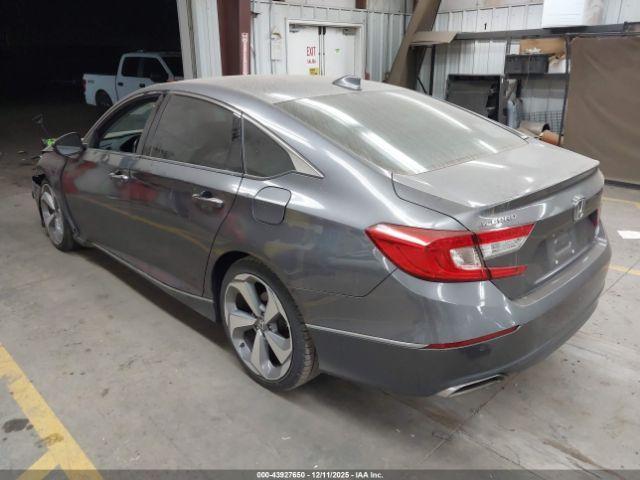 Honda Accord Touring 2.0t Image 10