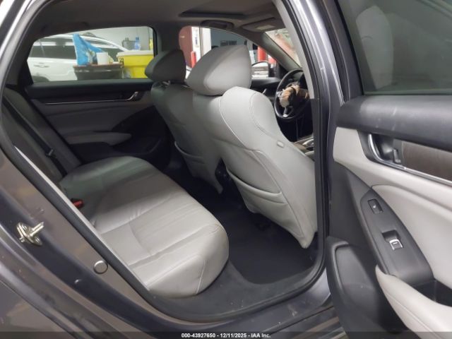 Honda Accord Touring 2.0t Image 7