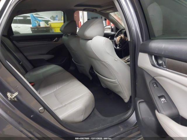 Honda Accord Touring 2.0t Image 7