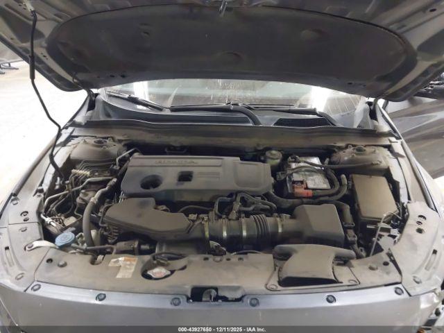 Honda Accord Touring 2.0t Image 12