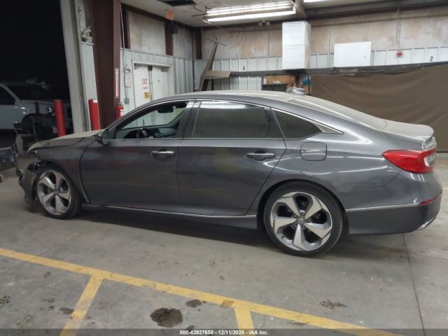 Honda Accord Touring 2.0t Image 2