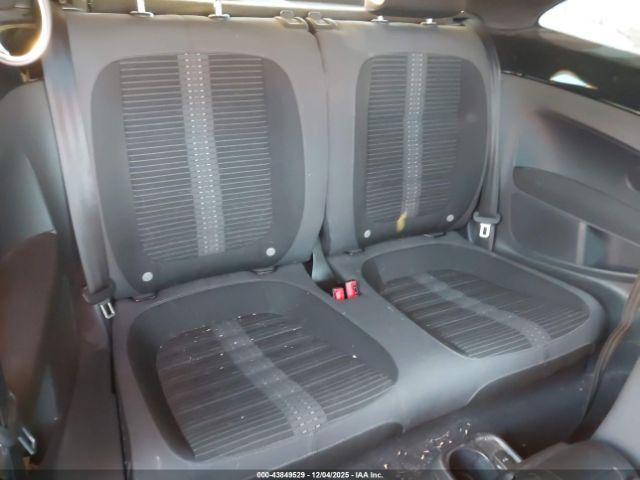 Volkswagen Beetle 2.0t R-line Image 9