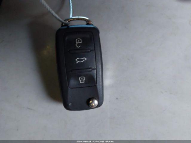 Volkswagen Beetle 2.0t R-line Image 2