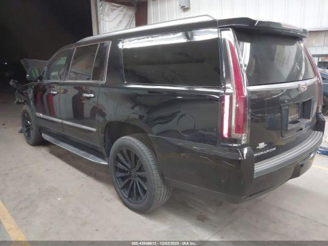 Cadillac Escalade Luxury Image 2