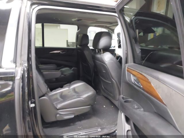 Cadillac Escalade Luxury Image 9
