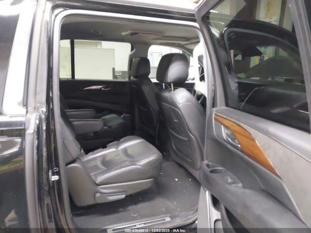 Cadillac Escalade Luxury Image 9