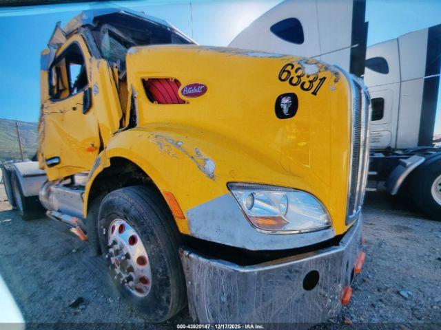  Salvage Peterbilt 579