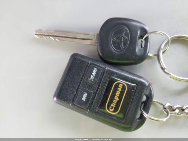 Toyota Sienna Le Image 2