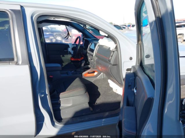 Nissan Frontier Pro-x 4x2 Image 3