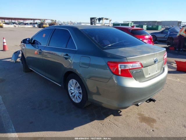 Toyota Camry Le Image 4