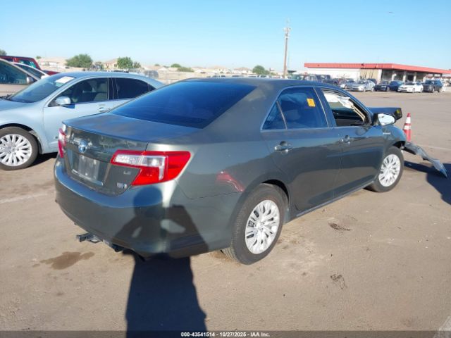 Toyota Camry Le Image 8