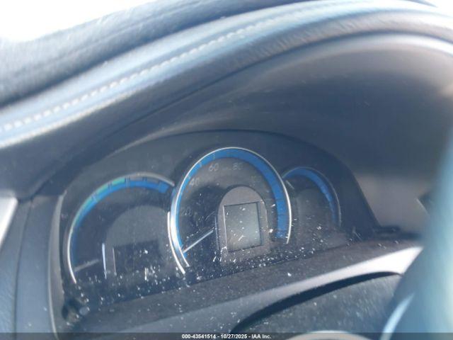 Toyota Camry Le Image 11