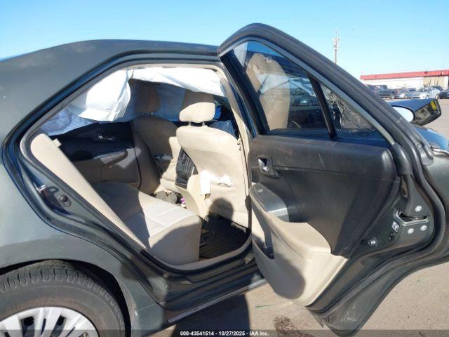 Toyota Camry Le Image 9