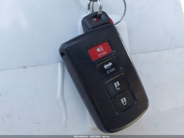 Toyota Camry Le Image 3