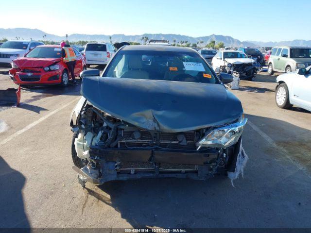 Toyota Camry Le Image 7