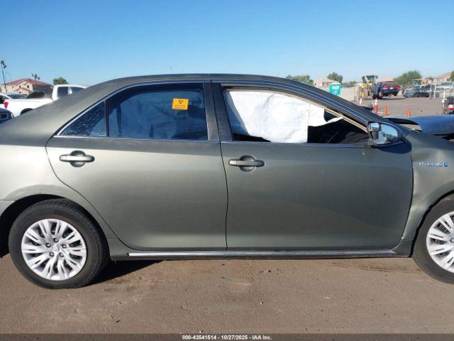 Toyota Camry Le Image 13