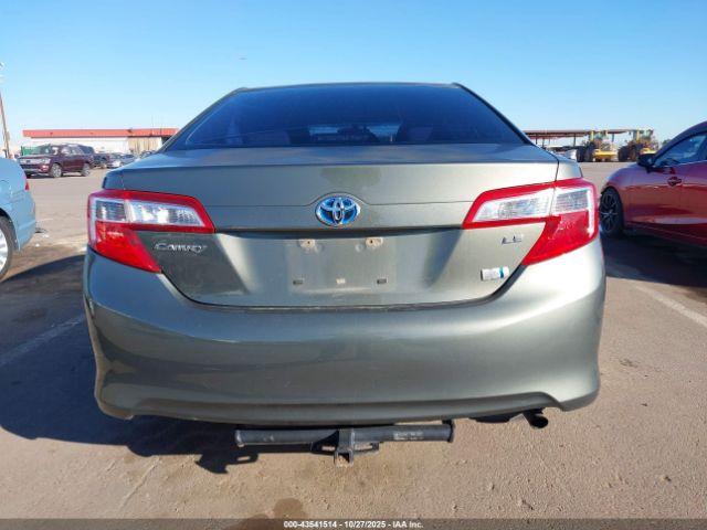 Toyota Camry Le Image 17