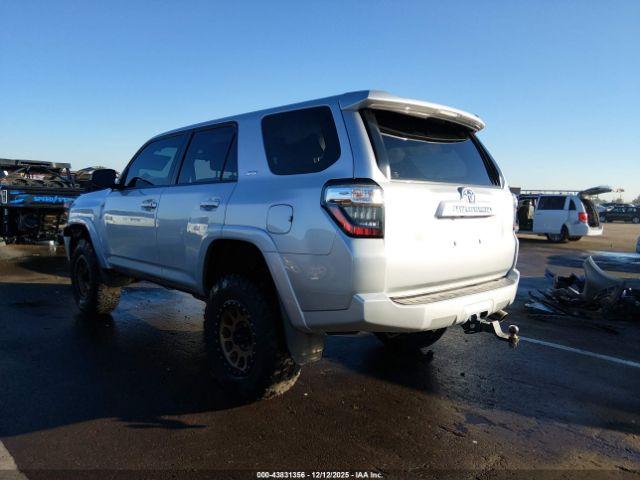 Toyota 4Runner Sr5 Image 3