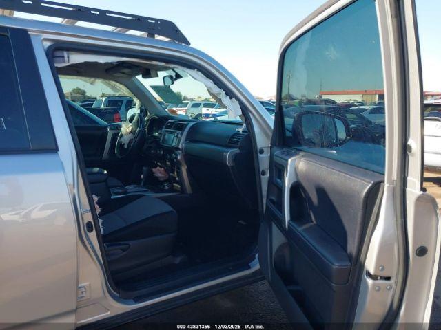 Toyota 4Runner Sr5 Image 8