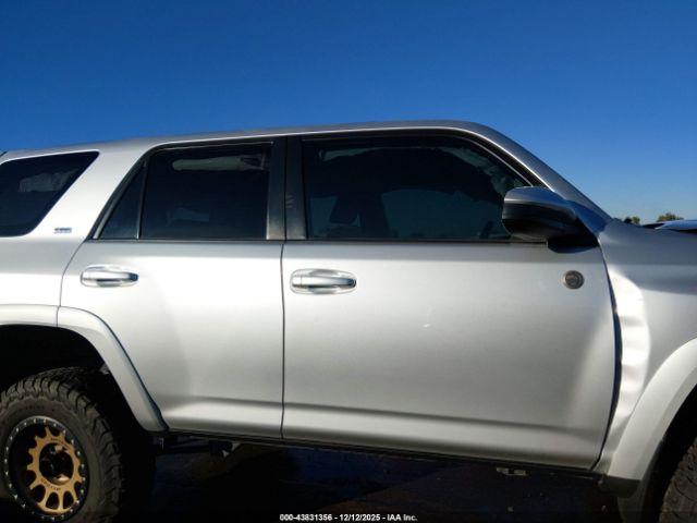 Toyota 4Runner Sr5 Image 16