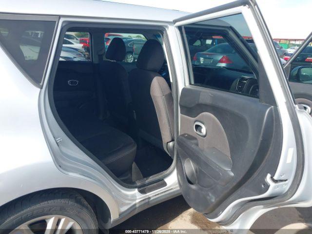 Kia Soul Image 12