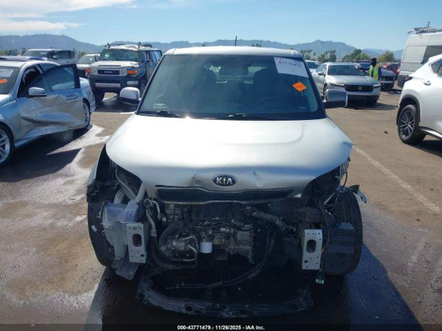 Kia Soul Image 16