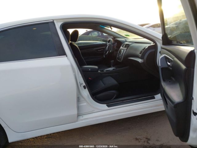 Nissan Altima Image 11